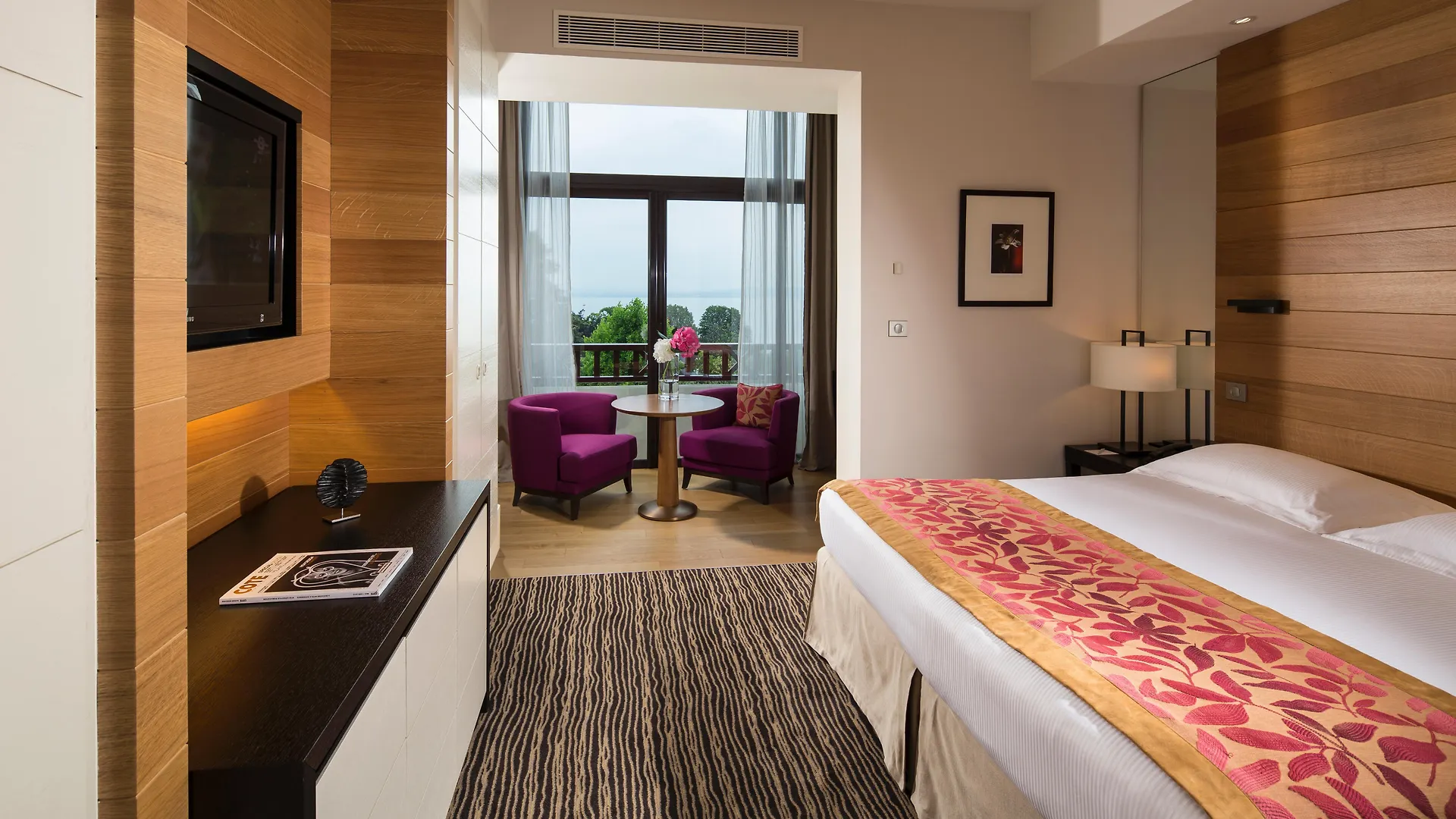 Hotel Ermitage Evian-les-Bains 4*,